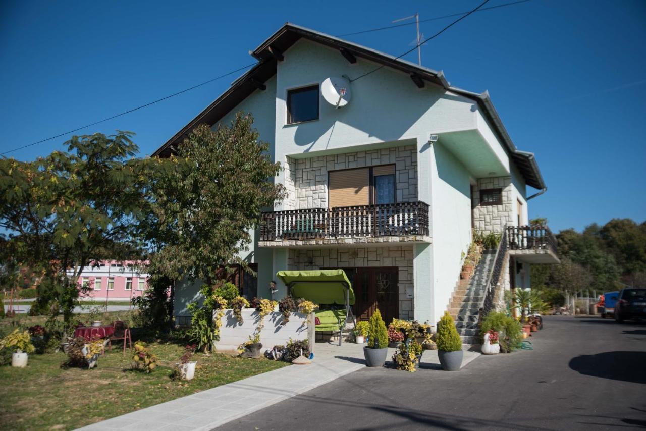 达鲁瓦尔Opg Horvat Sobe Za Odmor住宿加早餐旅馆 外观 照片